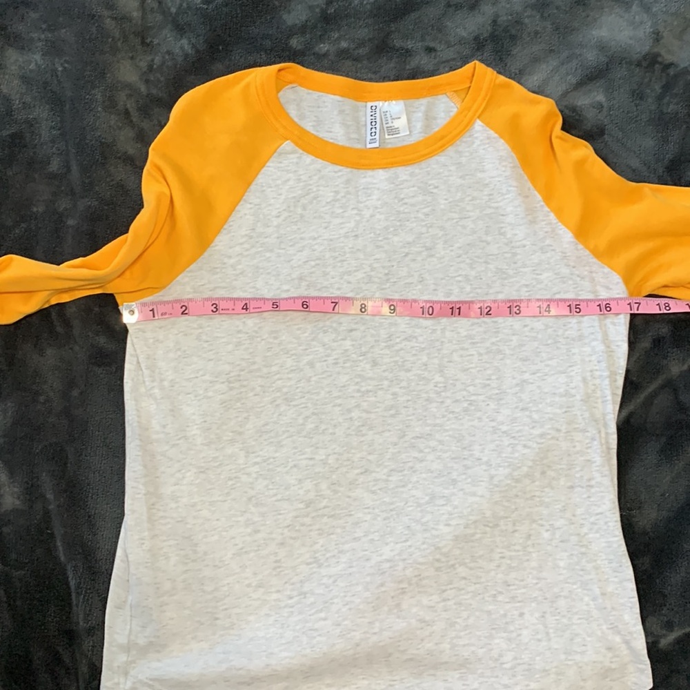 H&M Basics Tee - Picture 4 of 4